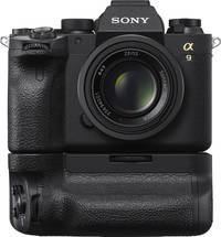 Sony Alpha 9 II in schwarz mit Vertikalgriff VG C4EM und FE55F18Z von vorne Sony Alpha 9 II in schwarz mit Vertikalgriff VG C4EM und FE55F18Z von vorne