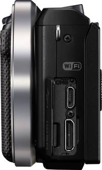 Sony Alpha NEX-5R in schwarz von links offen