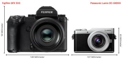 Größenvergleich: Fujifilm GFX 50S vs. Panasonic Lumix DC-GX800 Größenvergleich: Fujifilm GFX 50S vs. Panasonic Lumix DC-GX800