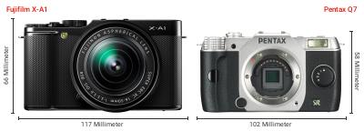 Größenvergleich: Fujifilm X-A1 vs. Pentax Q7 Größenvergleich: Fujifilm X-A1 vs. Pentax Q7