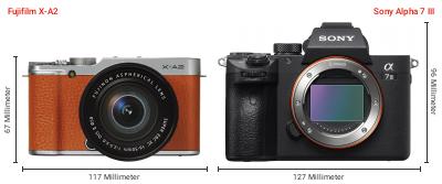 Größenvergleich: Fujifilm X-A2 vs. Sony Alpha 7 III Größenvergleich: Fujifilm X-A2 vs. Sony Alpha 7 III