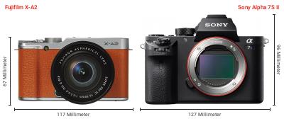 Größenvergleich: Fujifilm X-A2 vs. Sony Alpha 7S II Größenvergleich: Fujifilm X-A2 vs. Sony Alpha 7S II