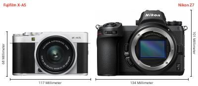 Größenvergleich: Fujifilm X-A5 vs. Nikon Z7 Größenvergleich: Fujifilm X-A5 vs. Nikon Z7