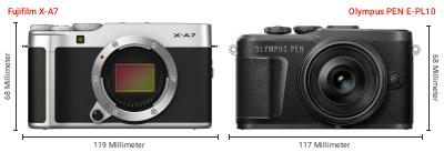 Größenvergleich: Fujifilm X-A7 vs. OM System PEN E-PL10 Größenvergleich: Fujifilm X-A7 vs. OM System PEN E-PL10