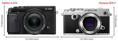 Größenvergleich: Fujifilm X-E2S vs. OM System PEN-F Größenvergleich: Fujifilm X-E2S vs. OM System PEN-F