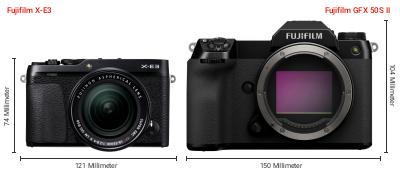 Größenvergleich: Fujifilm X-E3 vs. Fujifilm GFX 50S II Größenvergleich: Fujifilm X-E3 vs. Fujifilm GFX 50S II