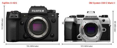 Größenvergleich: Fujifilm X-H2S vs. OM System OM-5 Mark II Größenvergleich: Fujifilm X-H2S vs. OM System OM-5 Mark II