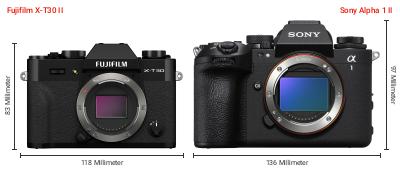 Größenvergleich: Fujifilm X-T30 II vs. Sony Alpha 1 II Größenvergleich: Fujifilm X-T30 II vs. Sony Alpha 1 II