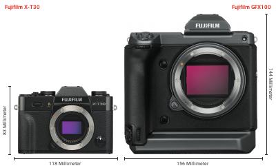 Größenvergleich: Fujifilm X-T30 vs. Fujifilm GFX100 Größenvergleich: Fujifilm X-T30 vs. Fujifilm GFX100
