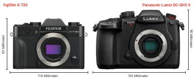 Größenvergleich: Fujifilm X-T30 vs. Panasonic Lumix DC-GH5 II Größenvergleich: Fujifilm X-T30 vs. Panasonic Lumix DC-GH5 II