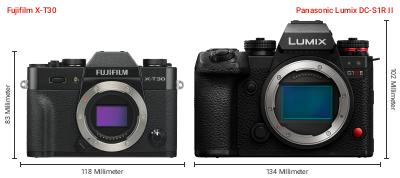 Größenvergleich: Fujifilm X-T30 vs. Panasonic Lumix DC-S1R II