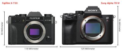 Größenvergleich: Fujifilm X-T30 vs. Sony Alpha 7R IV Größenvergleich: Fujifilm X-T30 vs. Sony Alpha 7R IV