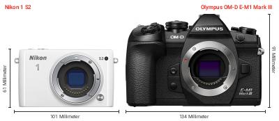 Größenvergleich: Nikon 1 S2 vs. OM System OM-D E-M1 Mark III