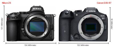 Größenvergleich: Nikon Z5 vs. Canon EOS R7 Größenvergleich: Nikon Z5 vs. Canon EOS R7