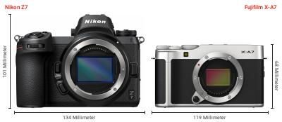 Größenvergleich: Nikon Z7 vs. Fujifilm X-A7 Größenvergleich: Nikon Z7 vs. Fujifilm X-A7