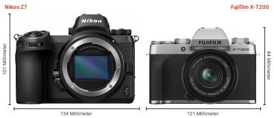 Größenvergleich: Nikon Z7 vs. Fujifilm X-T200 Größenvergleich: Nikon Z7 vs. Fujifilm X-T200