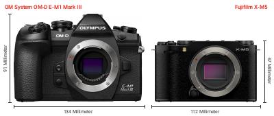 Größenvergleich: OM System OM-D E-M1 Mark III vs. Fujifilm X-M5 Größenvergleich: OM System OM-D E-M1 Mark III vs. Fujifilm X-M5