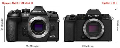 Größenvergleich: OM System OM-D E-M1 Mark III vs. Fujifilm X-S10 Größenvergleich: OM System OM-D E-M1 Mark III vs. Fujifilm X-S10