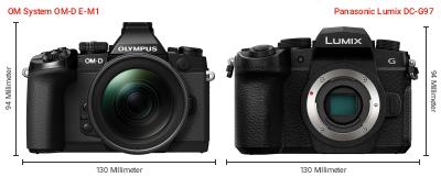 Größenvergleich: OM System OM-D E-M1 vs. Panasonic Lumix DC-G97 Größenvergleich: OM System OM-D E-M1 vs. Panasonic Lumix DC-G97