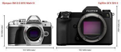 Größenvergleich: OM System OM-D E-M10 Mark III vs. Fujifilm GFX 50S II Größenvergleich: OM System OM-D E-M10 Mark III vs. Fujifilm GFX 50S II