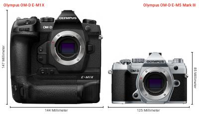 Größenvergleich: OM System OM-D E-M1X vs. OM System OM-D E-M5 Mark III Größenvergleich: OM System OM-D E-M1X vs. OM System OM-D E-M5 Mark III