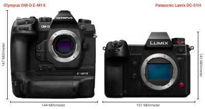 Größenvergleich: OM System OM-D E-M1X vs. Panasonic Lumix DC-S1H Größenvergleich: OM System OM-D E-M1X vs. Panasonic Lumix DC-S1H