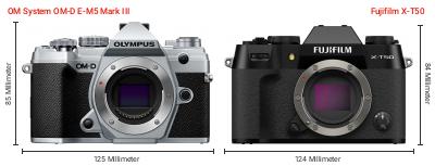 Größenvergleich: OM System OM-D E-M5 Mark III vs. Fujifilm X-T50 Größenvergleich: OM System OM-D E-M5 Mark III vs. Fujifilm X-T50