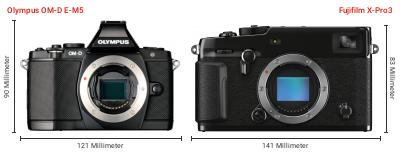 Größenvergleich: OM System OM-D E-M5 vs. Fujifilm X-Pro3 Größenvergleich: OM System OM-D E-M5 vs. Fujifilm X-Pro3