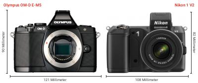 Größenvergleich: OM System OM-D E-M5 vs. Nikon 1 V2 Größenvergleich: OM System OM-D E-M5 vs. Nikon 1 V2