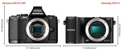 Größenvergleich: OM System OM-D E-M5 vs. Samsung NX210 Größenvergleich: OM System OM-D E-M5 vs. Samsung NX210