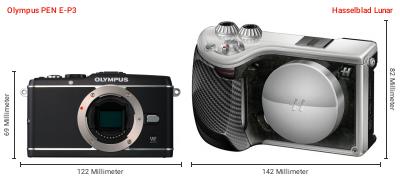 Größenvergleich: OM System PEN E-P3 vs. Hasselblad Lunar Größenvergleich: OM System PEN E-P3 vs. Hasselblad Lunar