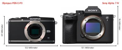 Größenvergleich: OM System PEN E-P3 vs. Sony Alpha 7 IV