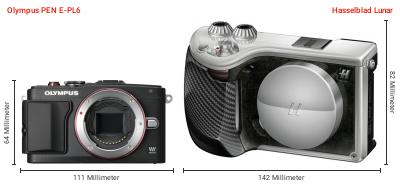 Größenvergleich: OM System PEN E-PL6 vs. Hasselblad Lunar Größenvergleich: OM System PEN E-PL6 vs. Hasselblad Lunar