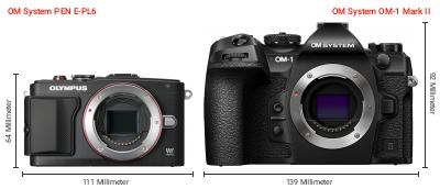 Größenvergleich: OM System PEN E-PL6 vs. OM System OM-1 Mark II Größenvergleich: OM System PEN E-PL6 vs. OM System OM-1 Mark II
