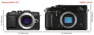 Größenvergleich: OM System PEN E-PL7 vs. Fujifilm X-Pro3 Größenvergleich: OM System PEN E-PL7 vs. Fujifilm X-Pro3