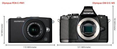 Größenvergleich: OM System PEN E-PM1 vs. OM System OM-D E-M5 Größenvergleich: OM System PEN E-PM1 vs. OM System OM-D E-M5