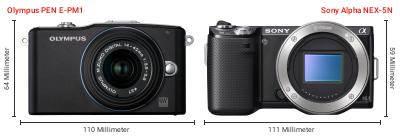 Größenvergleich: OM System PEN E-PM1 vs. Sony Alpha NEX-5N Größenvergleich: OM System PEN E-PM1 vs. Sony Alpha NEX-5N