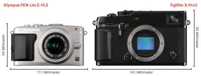 Größenvergleich: OM System PEN Lite E-PL5 vs. Fujifilm X-Pro3 Größenvergleich: OM System PEN Lite E-PL5 vs. Fujifilm X-Pro3