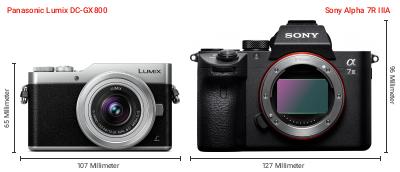 Größenvergleich: Panasonic Lumix DC-GX800 vs. Sony Alpha 7R IIIA