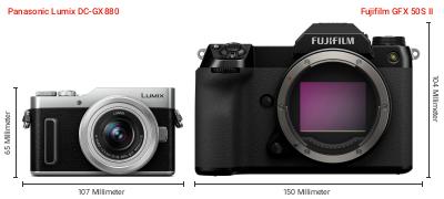 Größenvergleich: Panasonic Lumix DC-GX880 vs. Fujifilm GFX 50S II