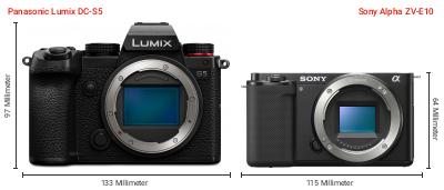 Größenvergleich: Panasonic Lumix DC-S5 vs. Sony Alpha ZV-E10 Größenvergleich: Panasonic Lumix DC-S5 vs. Sony Alpha ZV-E10