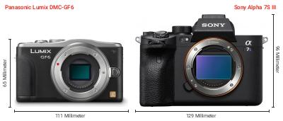 Größenvergleich: Panasonic Lumix DMC-GF6 vs. Sony Alpha 7S III Größenvergleich: Panasonic Lumix DMC-GF6 vs. Sony Alpha 7S III