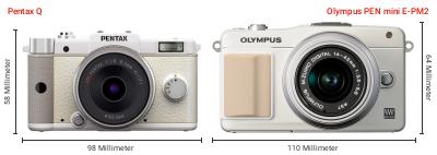 Größenvergleich: Pentax Q vs. OM System PEN mini E-PM2 Größenvergleich: Pentax Q vs. OM System PEN mini E-PM2