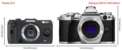 Größenvergleich: Pentax Q10 vs. OM System OM-D E-M5 Mark II Größenvergleich: Pentax Q10 vs. OM System OM-D E-M5 Mark II