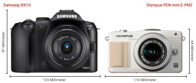 Größenvergleich: Samsung NX10 vs. OM System PEN mini E-PM2 Größenvergleich: Samsung NX10 vs. OM System PEN mini E-PM2