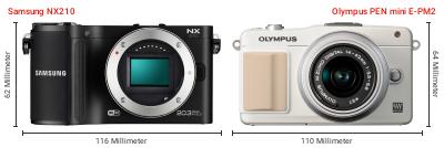 Größenvergleich: Samsung NX210 vs. OM System PEN mini E-PM2 Größenvergleich: Samsung NX210 vs. OM System PEN mini E-PM2