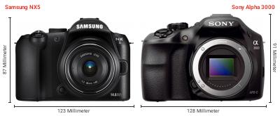 Größenvergleich: Samsung NX5 vs. Sony Alpha 3000 Größenvergleich: Samsung NX5 vs. Sony Alpha 3000
