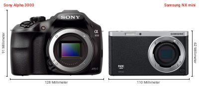 Größenvergleich: Sony Alpha 3000 vs. Samsung NX mini Größenvergleich: Sony Alpha 3000 vs. Samsung NX mini