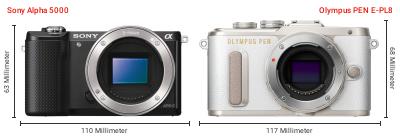 Größenvergleich: Sony Alpha 5000 vs. OM System PEN E-PL8 Größenvergleich: Sony Alpha 5000 vs. OM System PEN E-PL8