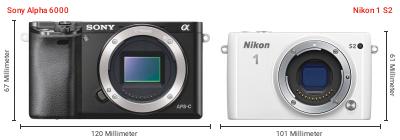 Größenvergleich: Sony Alpha 6000 vs. Nikon 1 S2 Größenvergleich: Sony Alpha 6000 vs. Nikon 1 S2